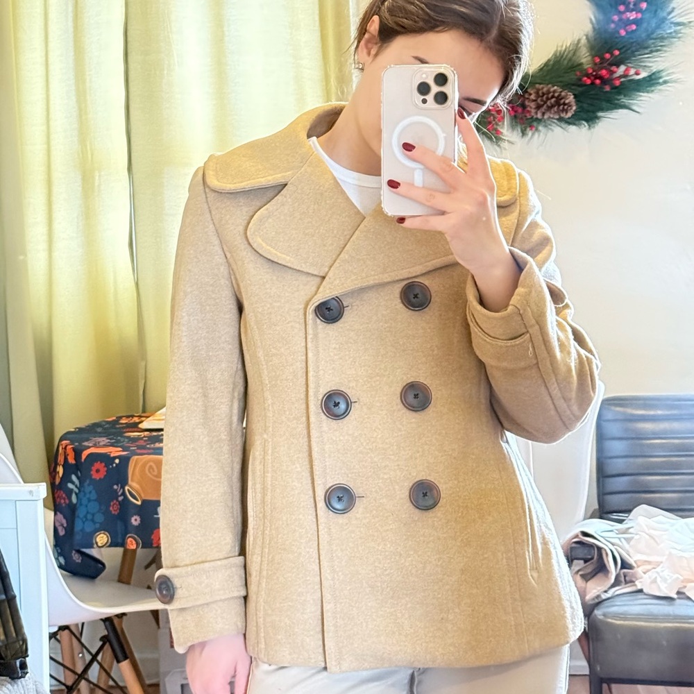Cute Banana Republic creamy peacoat